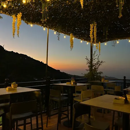 Two Flowers Hotel Pedhoulas