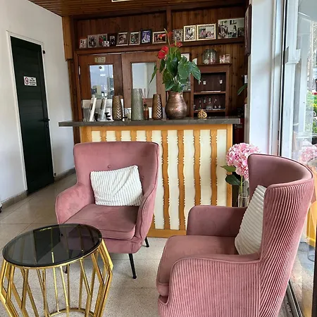 Two Flowers Hotel 2*