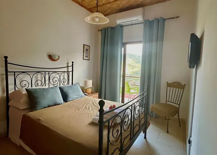 Two Flowers Hotel 2*