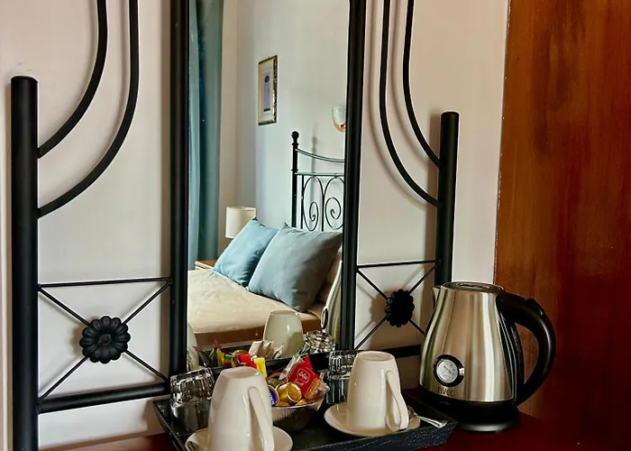 Two Flowers Hotel Pedhoulas