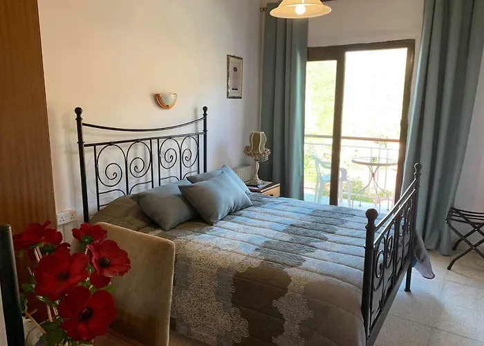 Two Flowers 2* Pedhoulas