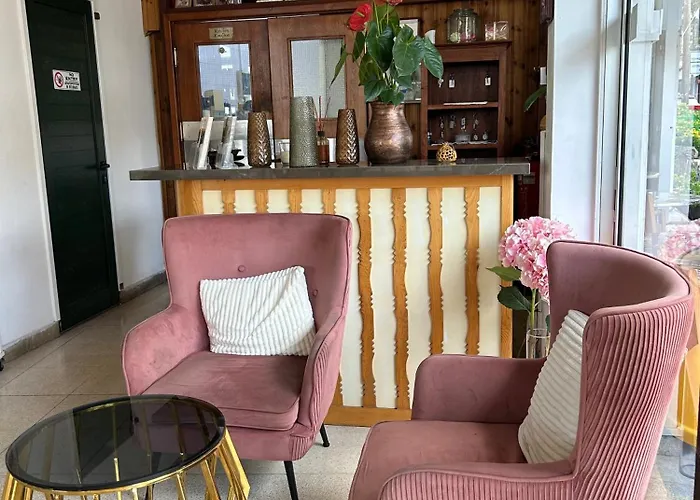 Two Flowers Hotel 2*