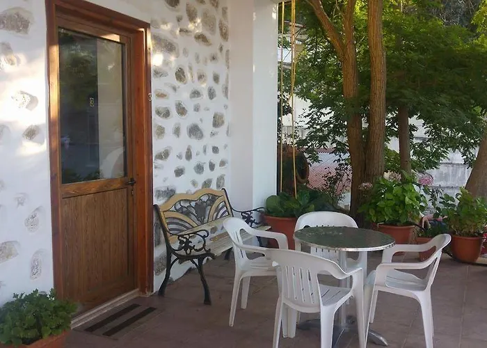 Two Flowers Педулас