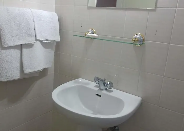 Two Flowers Hotel Pedhoulas